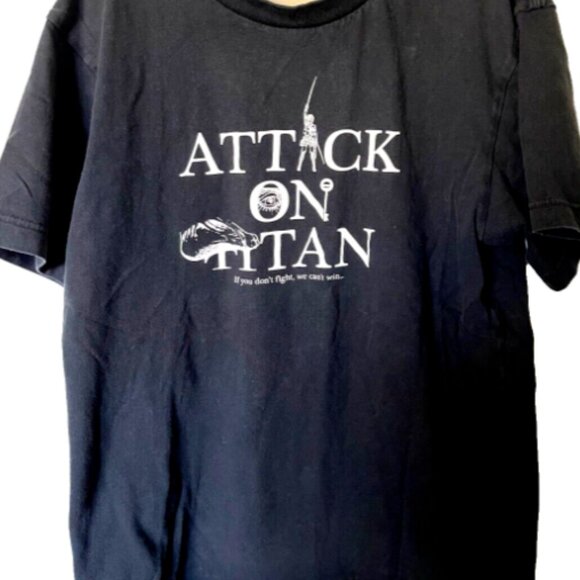 Uniqlo UT Attack on Titan Black T-Shirt – XS - Picture 3 of 4